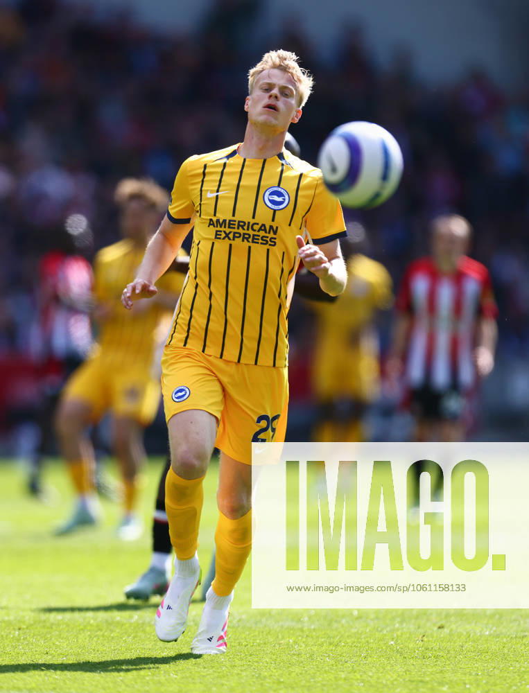 Brentford v Brighton and Hove Albionl, English Premier League, The Gtech Community Stadim, Football, London, UK - 19 Apr 2025 Jan Paul van Hecke of Brighton and Hove Albion in action during during the Premier League away game at Brentford London The Gtech Community Stadium London GBR, UK NEWSPAPERS OUT