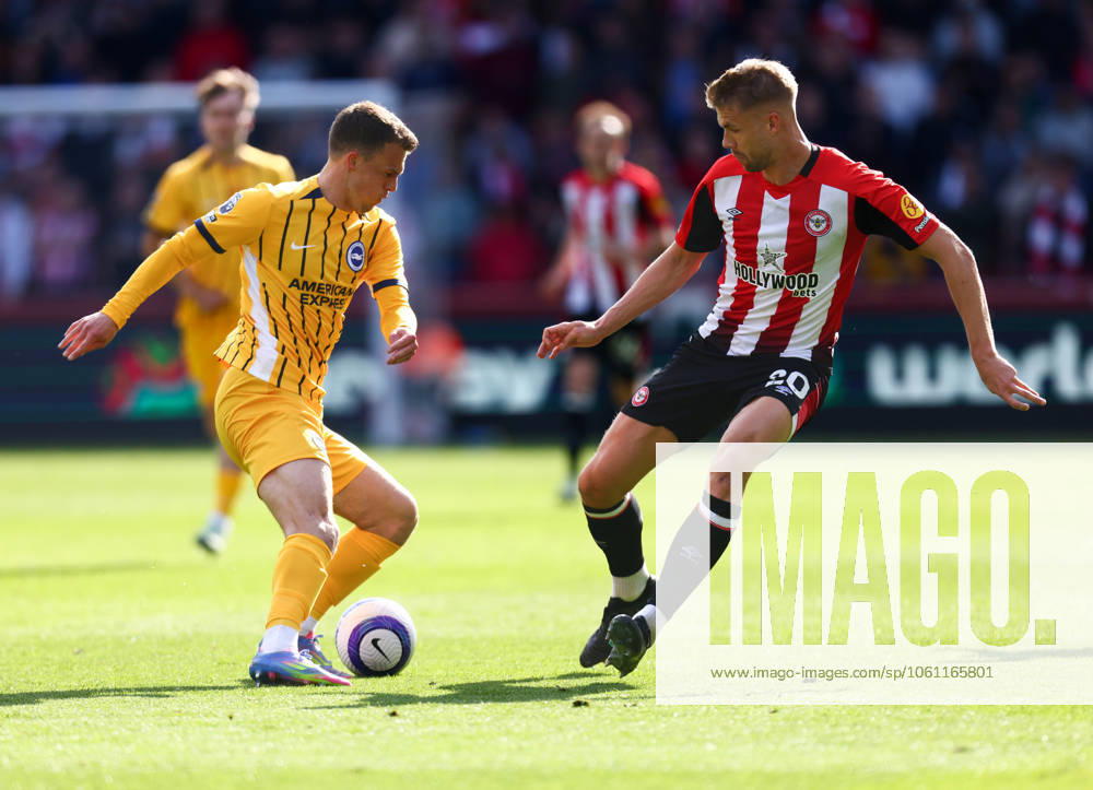 Brentford v Brighton and Hove Albionl, English Premier League, The Gtech Community Stadim, Football, London, UK - 19 Apr 2025 Solly March of Brighton and Hove Albion turns Kristofer Ajer of Brentford London The Gtech Community Stadium London GBR, UK NEWSPAPERS OUT