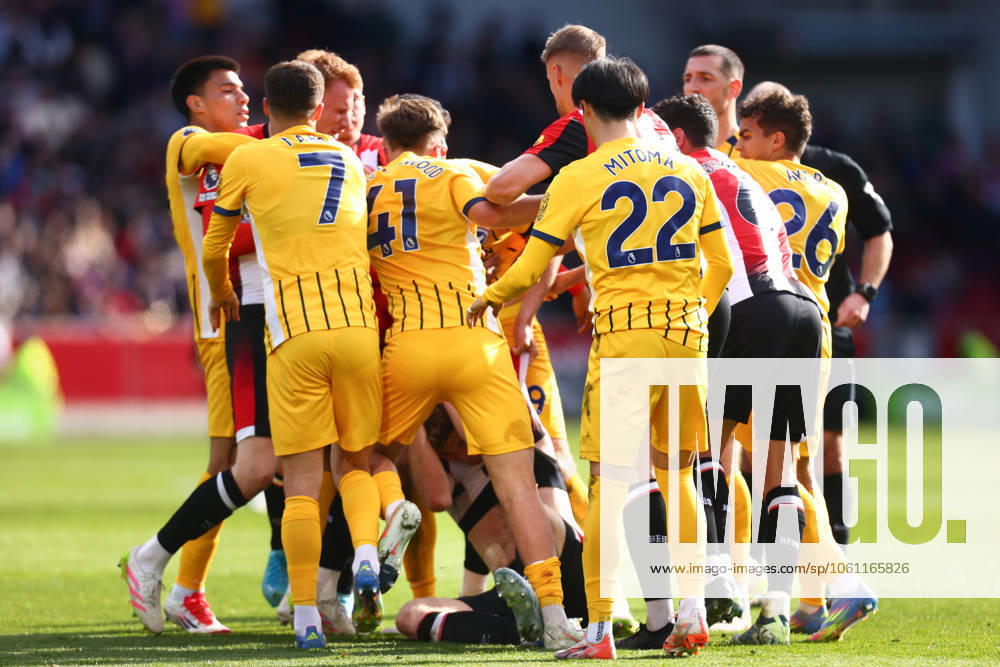 Brentford v Brighton and Hove Albionl, English Premier League, The Gtech Community Stadim, Football, London, UK - 19 Apr 2025 Players from Brentford and Brighton clash following a decision by referee Tim Robinson London The Gtech Community Stadium London GBR, UK NEWSPAPERS OUT