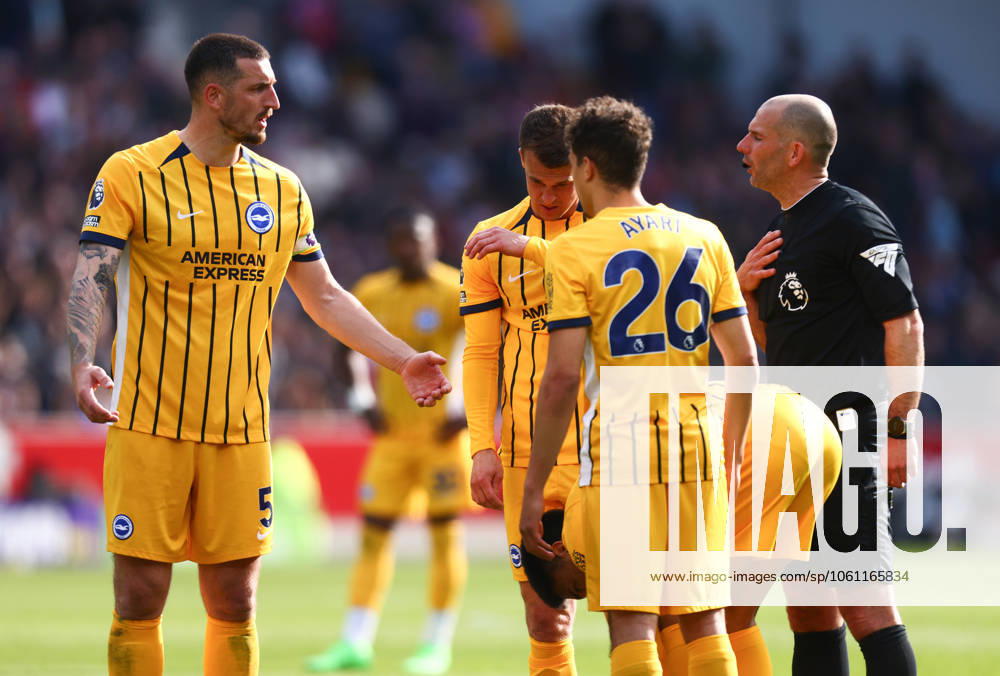 Brentford v Brighton and Hove Albionl, English Premier League, The Gtech Community Stadim, Football, London, UK - 19 Apr 2025 Lewis Dunk of Brighton and Hove Albion in discussion with Referee Tim Robinson following a decision London The Gtech Community Stadium London GBR, UK NEWSPAPERS OUT