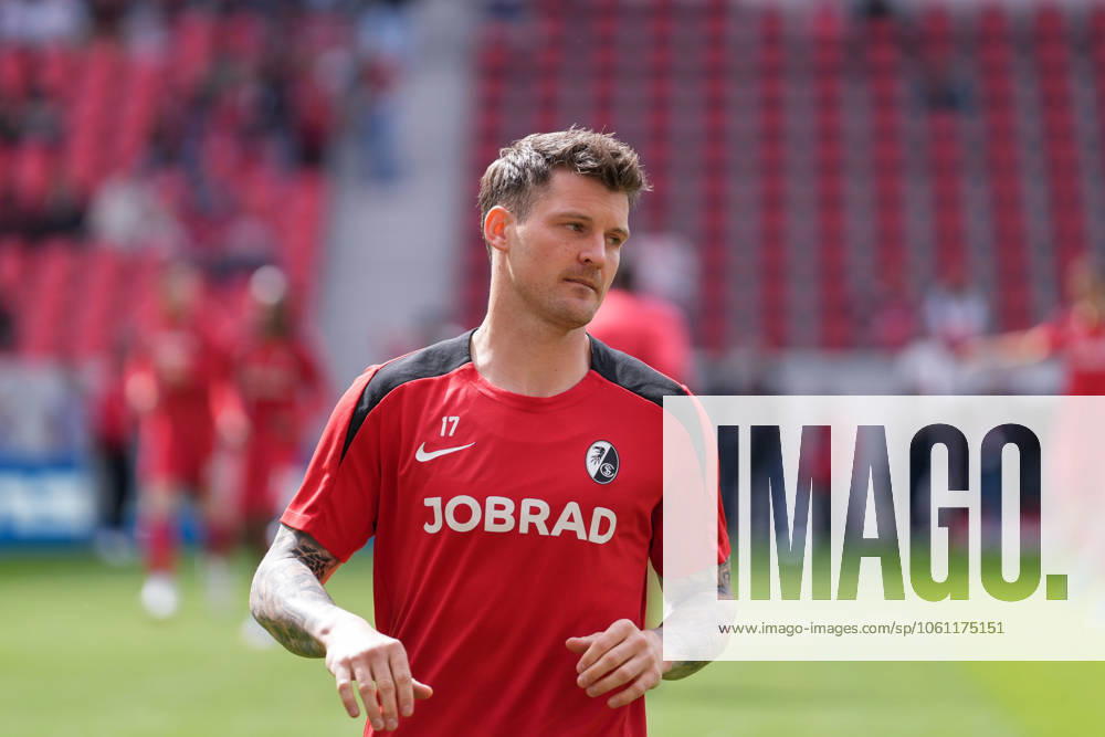 Lukas Kübler Lukas Kuebler (SC Freiburg, 17) , Deutschland, Fussball, 1. Bundesliga, 30.Spieltag, 2024 2025, SC Freiburg vs. TSG Hoffenheim, 19.04.2025, Europa-Park Stadion, Freiburg, Deutschland DFL REGULATIONS PROHIBIT ANY USE OF PHOTOGRAPHS AS IMAGE SEQUENCES AND OR QUASI-VIDEO. Freiburg Europa-Park Stadion Baden-Württemberg Deutschland