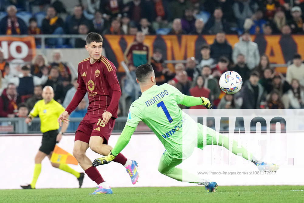 Romas Matias Soule during the Serie A EniLive soccer match between Roma and Hellas Verona at the Rome s Olympic stadium, Italy - Saturday April 19, 2025 - Soccer ( Photo by Alfredo Falcone LaPresse )