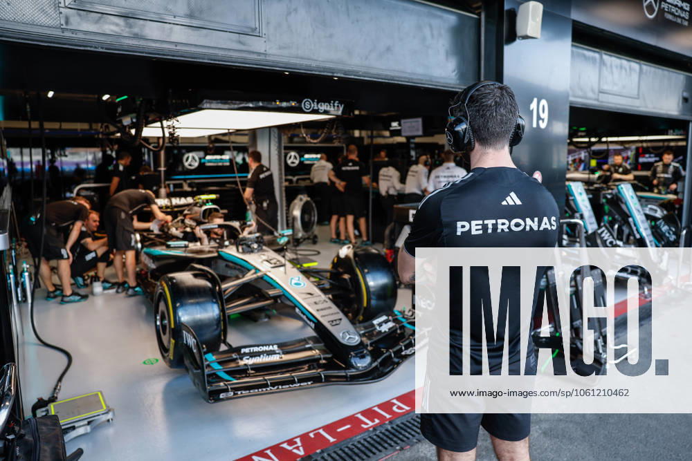 F1 - SAUDI ARABIAN GRAND PRIX 2025 Mercedes AMG F1 Team, garage, box, during the Formula 1 STC Saudi Arabian Grand Prix 2025, 5th round of the 2025 FIA Formula One World Championship, WM, Weltmeisterschaft from April 18 to 20, 2025 on the Jeddah Corniche Circuit, in Jeddah, Saudi Arabia - JeddahSaudi Arabia