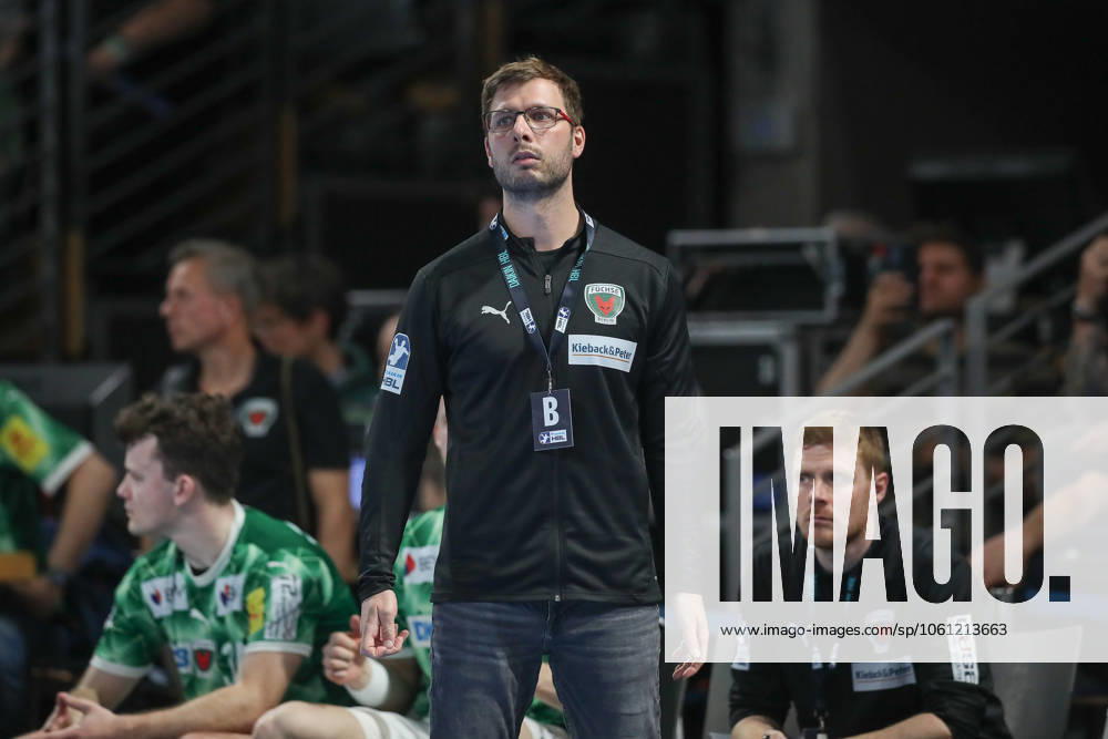 Handball - Daikin HBL, Fuechse Berlin - TSV Hannover Burgdorf, v.l. Jaron Siewert (Berlin, Trainer) Berlin