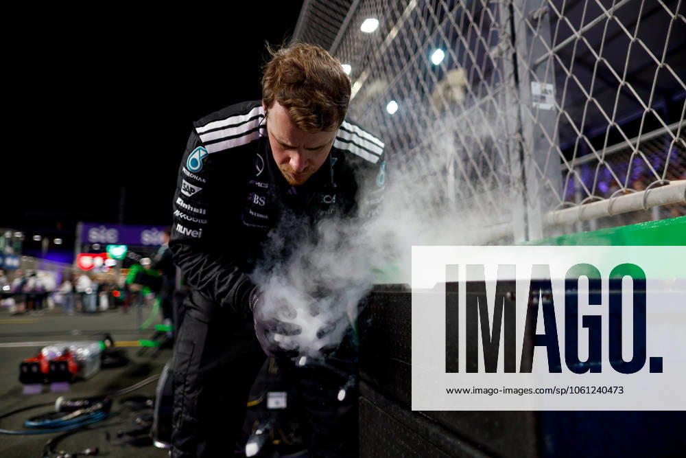 F1 - SAUDI ARABIAN GRAND PRIX 2025 Mercedes AMG F1 Team mechanic during the Formula 1 STC Saudi Arabian Grand Prix 2025, 5th round of the 2025 FIA Formula One World Championship, WM, Weltmeisterschaft from April 18 to 20, 2025 on the Jeddah Corniche Circuit, in Jeddah, Saudi Arabia - JeddahSaudi Arabia