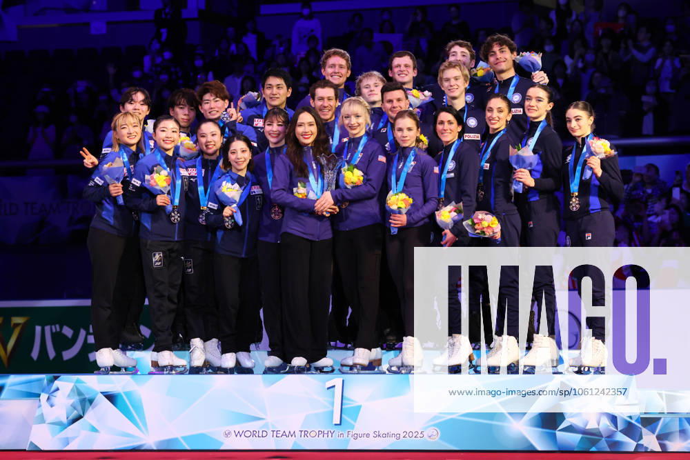 Japan team group, Mannschaftsbild, Totale United States team group (USA), Italy team group (ITA), APRIL 19, 2025 - Figure skating, Eiskunstlauf : ISU World Team Trophy in Figure Skating 2025 Award ceremony at Tokyo Metropolitan Gymnasium in Tokyo, Japan. (288112969)