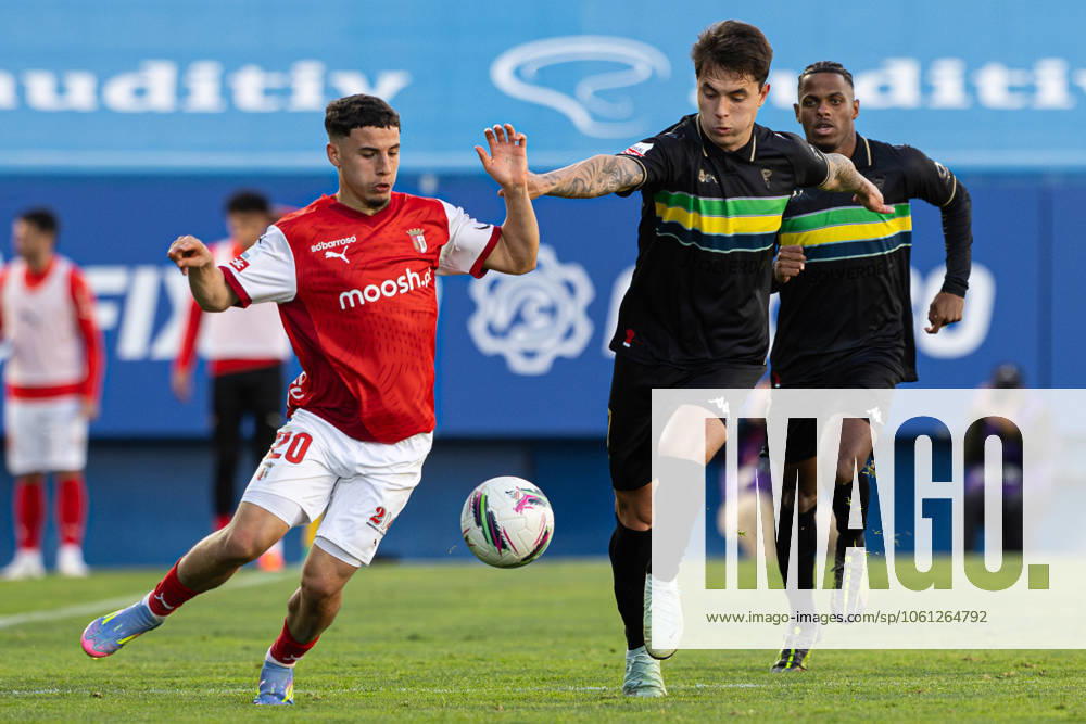 Ismael Gharbi of SC Braga and Vinicius Zanocelo of Estoril Praia SAD seen in action during the Liga Portugal Betclic match between Estoril Praia SAD and SC Braga at Estadio Antonio Coimbra da Mota. Cascais Portugal - ZUMAs197 20230130_aaa_s197_121
