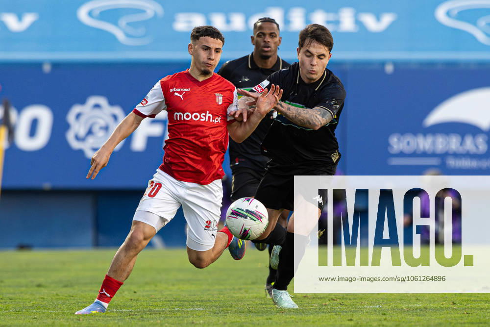 Ismael Gharbi of SC Braga and Vinicius Zanocelo of Estoril Praia SAD seen in action during the Liga Portugal Betclic match between Estoril Praia SAD and SC Braga at Estadio Antonio Coimbra da Mota. Cascais Portugal - ZUMAs197 20230130_aaa_s197_130
