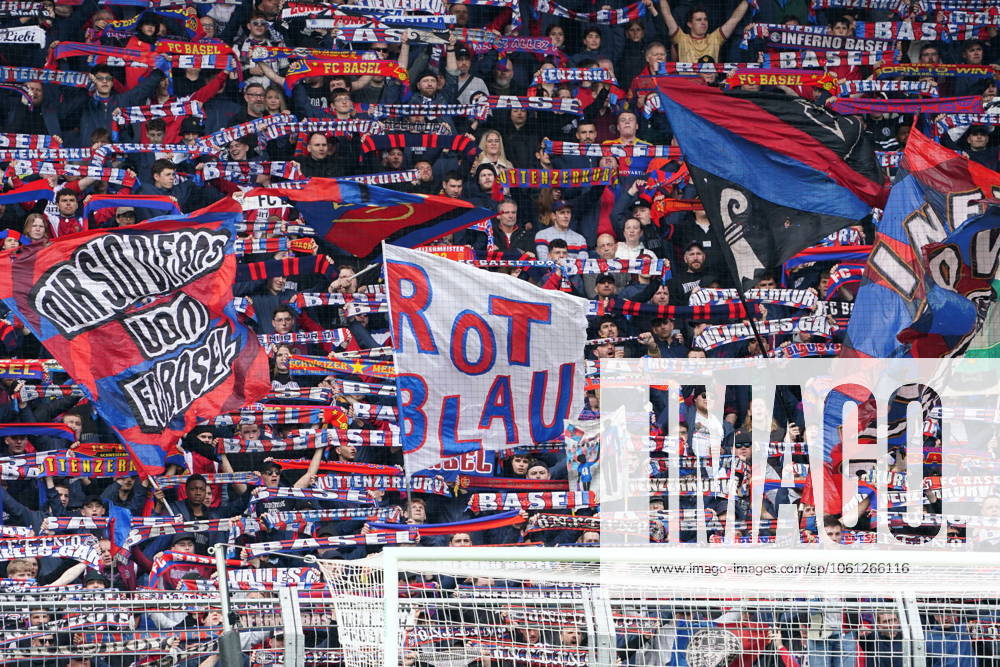 St.Jakob-Park Basel. Fussball Herren Superleague Saison 2024 2025 FC Basel - Yverdon FC 5:0 . Bild : (FC Basel) Fans trotz Stadionverbot auf der Tribuene. Aktion