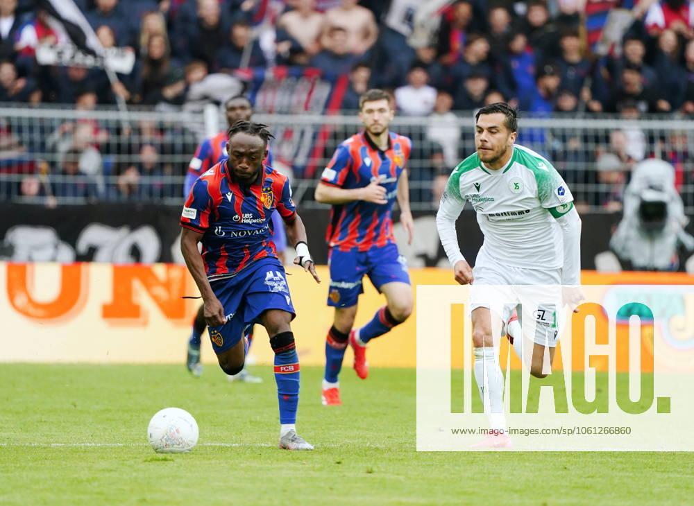 St.Jakob-Park Basel. Fussball Herren Superleague Saison 2024 2025 FC Basel - Yverdon FC 5:0 . Bild : Benie Traore (FC Basel) gegen Boris Cespedes (Yverdon Sport FC) (r.) Zweikampf Aktion