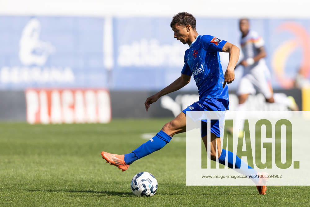 Belenenses forward from Portugal EVANDRO BARROS (27) in action during the game for Liga 3 between Atletico and Belenenses at Estadio da Tapadinha Lisbon Portugal - ZUMAs359 20250405_zsp_s359_033