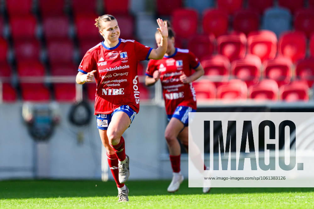 Vittsjös Anna Haddock jublar efter 2-2 under fotbollsmatchen i Damallsvenskan mellan Växjö DFF och Vittsjö den 26 april 2025 i Växjö.