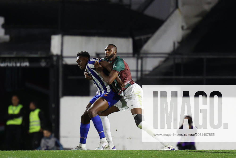 CF Estrela Amadora SAD v FC Porto - Liga Portugal BetClic Drame e Samu contestam bola durante partida entre CF Estrela Amadora SAD v FC Porto valida pela Liga Portugal BetClic no Estadio Jose Gomes, Lisboa, Portugal (Foto de Diogo Faria Reis Avant Sports) Lisbon Estadio Jose Gomes Portugal