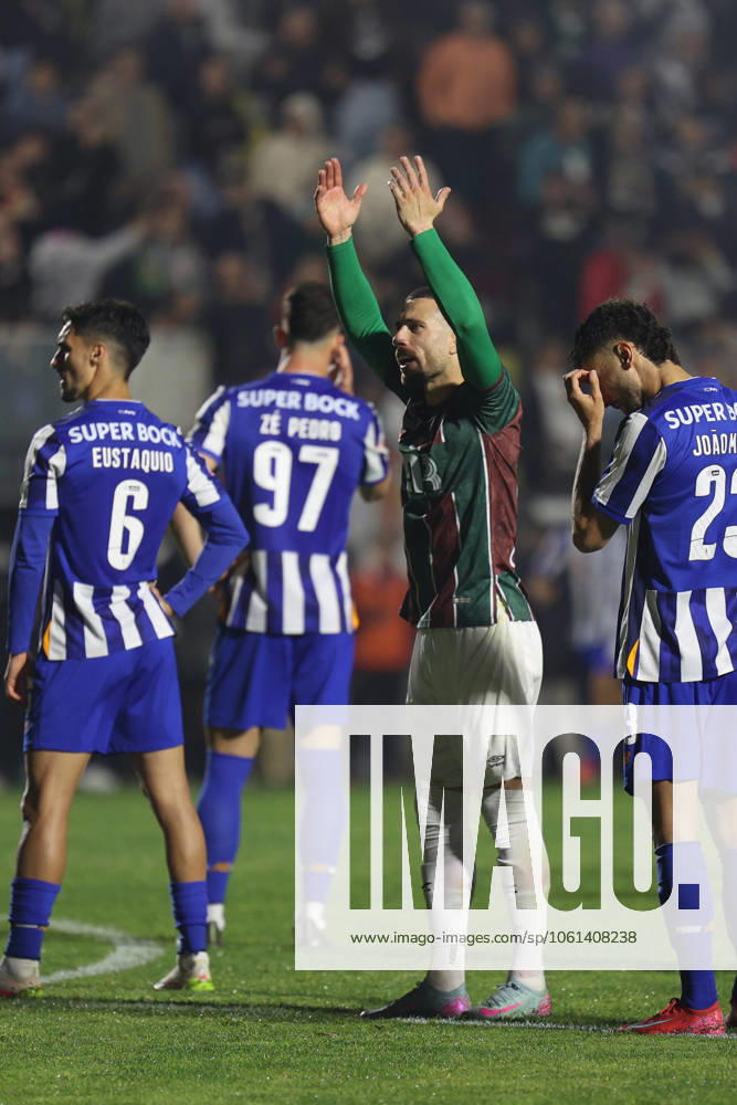 CF Estrela Amadora SAD v FC Porto - Liga Portugal BetClic Kikas puxa pelos adeptos durante partida entre CF Estrela Amadora SAD v FC Porto valida pela Liga Portugal BetClic no Estadio Jose Gomes, Lisboa, Portugal (Foto de Diogo Faria Reis Avant Sports) Lisbon Estadio Jose Gomes Portugal