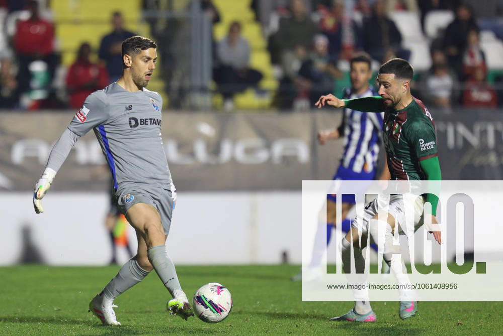 CF Estrela Amadora SAD v FC Porto - Liga Portugal BetClic Claudio Ramos e Kikas durante partida entre CF Estrela Amadora SAD v FC Porto valida pela Liga Portugal BetClic no Estadio Jose Gomes, Lisboa, Portugal (Foto de Diogo Faria Reis Avant Sports) Lisbon Estadio Jose Gomes Portugal
