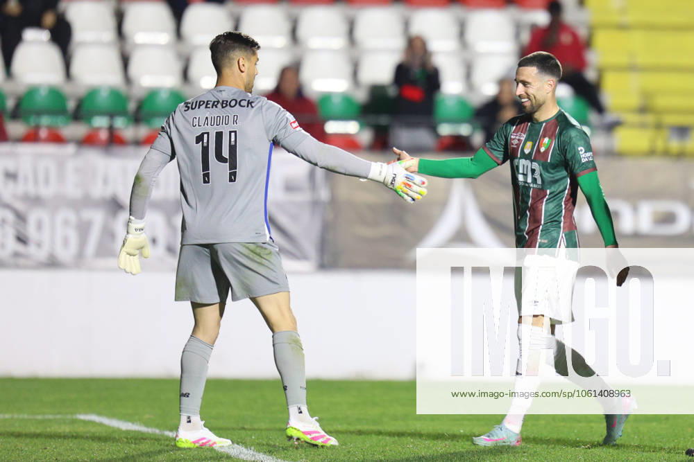 CF Estrela Amadora SAD v FC Porto - Liga Portugal BetClic Claudio Ramos e Kikas durante partida entre CF Estrela Amadora SAD v FC Porto valida pela Liga Portugal BetClic no Estadio Jose Gomes, Lisboa, Portugal (Foto de Diogo Faria Reis Avant Sports) Lisbon Estadio Jose Gomes Portugal