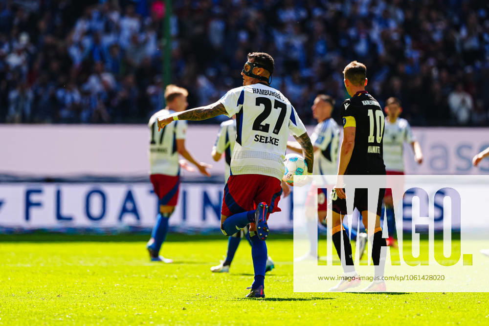 Torjubel nach Tor zum 1:1 per Elfmeter Strafstoss Davie Selke (Hamburger SV, 27) GER, Hamburger SV vs. Karlsruher SC, Fussball, 2. Bundesliga, Spieltag 31, Saison 2024 2025, 27.04.2025 DFL REGULATIONS PROHIBIT ANY USE OF PHOTOGRAPHS AS IMAGE SEQUENCES AND OR QUASI-VIDEO GER, Hamburger SV vs. Karlsruher SC, Fussball, 2. Bundesliga, Spieltag 31, Saison 2024 2025, 27.04.2025 Hamburg