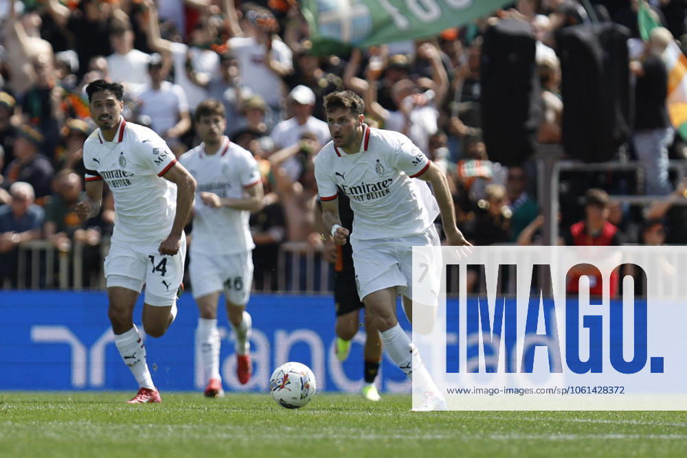CALCIO - Serie A - Venezia FC vs AC Milan AC Milan s SANTIAGO GIMENEZ during the Italian Serie A Enilive soccer championship football match between Venezia FC and AC Milan at Pierluigi Penzo Stadium on April 27th, 2025, Venezia, Italy during Venezia FC vs AC Milan, Italian soccer Serie A match in Venice, Italy, April 27 2025 Venice Italy