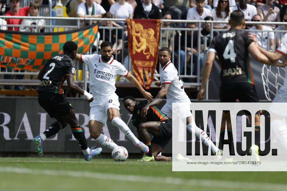 CALCIO - Serie A - Venezia FC vs AC Milan AC Milan s RUBEN LOFTUS-CHEEK in action against Venezia s FALI CANDE during the Italian Serie A Enilive soccer championship football match between Venezia FC and AC Milan at Pierluigi Penzo Stadium on April 27th, 2025, Venezia, Italy during Venezia FC vs AC Milan, Italian soccer Serie A match in Venice, Italy, April 27 2025 Venice Italy