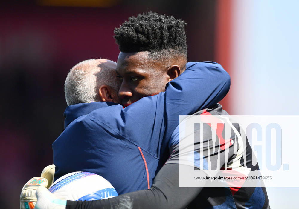 AFC Bournemouth v Manchester United, ManU Premier League, Football, Vitality Stadium, Bournemouth, Dorset, UK - 27 Apr 2025 Andre Onana of Manchester United warms up as the Manchester United goalkeeping coach gives his some advice Bournemouth Vitality Stadium Dorset GBR, UK NEWSPAPERS OUT