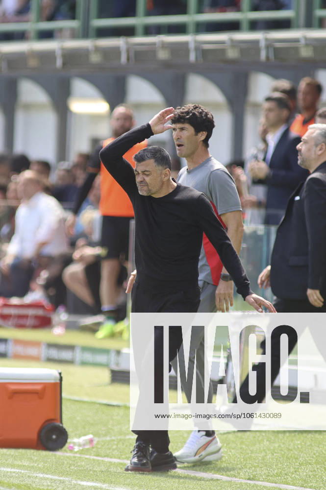 CALCIO - Serie A - Venezia FC vs AC Milan Sergio Conceicao Head Coach of AC Milan gestures during Venezia FC vs AC Milan, 34° Serie A Enilive 2024-25 game at Pier Luigi Penzo stadium in Venezia (VE), Italy, on April 27, 2025. Venice Italy