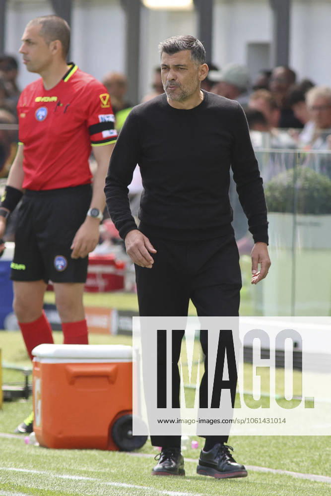 CALCIO - Serie A - Venezia FC vs AC Milan Sergio Conceicao Head Coach of AC Milan gestures during Venezia FC vs AC Milan, 34° Serie A Enilive 2024-25 game at Pier Luigi Penzo stadium in Venezia (VE), Italy, on April 27, 2025. Venice Italy