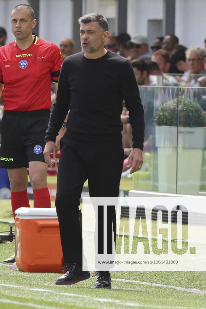 CALCIO - Serie A - Venezia FC vs AC Milan Sergio Conceicao Head Coach of AC Milan gestures during Venezia FC vs AC Milan, 34° Serie A Enilive 2024-25 game at Pier Luigi Penzo stadium in Venezia (VE), Italy, on April 27, 2025. Venice Italy
