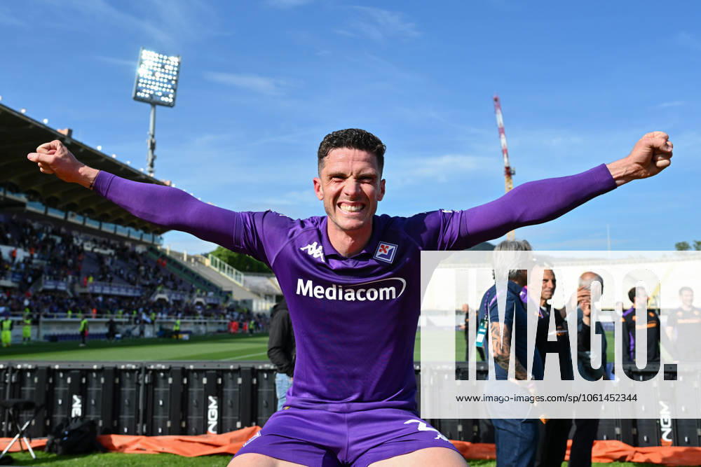 ACF Fiorentina s defender Robin Gosens celebrates the victory during ACF Fiorentina vs Empoli FC, Italian soccer Serie A match in Florence, Italy, April 27 2025