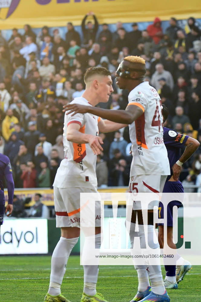 Victor Osimhen of Galatasaray celebrates after scoring the third goal of his team with teammates during the Turkish Super League match between Eyupspor and Galatasaray at Kasimpasa Recep Tayyip Erdogan Stadium in Istanbul , Turkey on April 27 , 2025. ( Photo by Seskimphoto ) Istanbul Turkey Istanbul Turkey