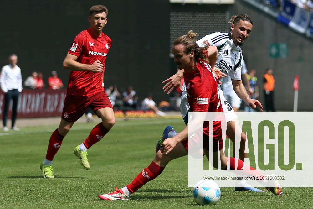 Fussball 2.Bundesliga, 1.FC Kaiserslautern - FC Schalke 04 v.l. Jannis Heuer (1.FC Kaiserslautern) Taylan Bulut (FC Schalke 04) Zweikampf, Aktion, action, battle for the ball Kaiserslautern