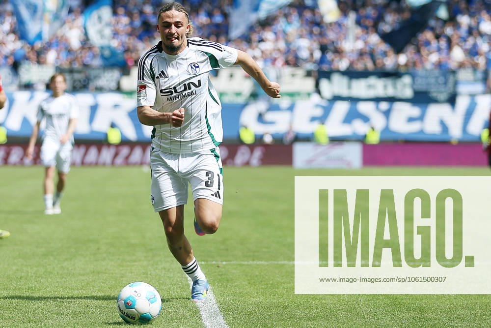 Fussball 2.Bundesliga, 1.FC Kaiserslautern - FC Schalke 04 v.l. Taylan Bulut (FC Schalke 04) Kaiserslautern