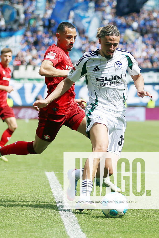 Fussball 2.Bundesliga, 1.FC Kaiserslautern - FC Schalke 04 v.l. Kenny-Prince Redondo (1.FC Kaiserslautern) Taylan Bulut (FC Schalke 04) Zweikampf, Aktion, action, battle for the ball Kaiserslautern