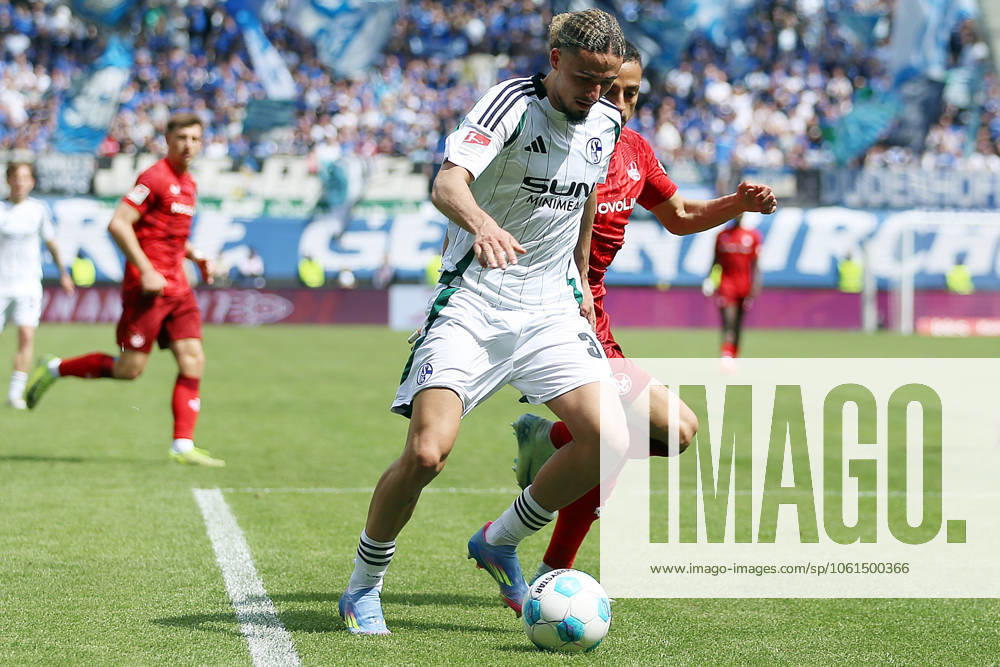 Fussball 2.Bundesliga, 1.FC Kaiserslautern - FC Schalke 04 v.l. Taylan Bulut (FC Schalke 04) Kaiserslautern