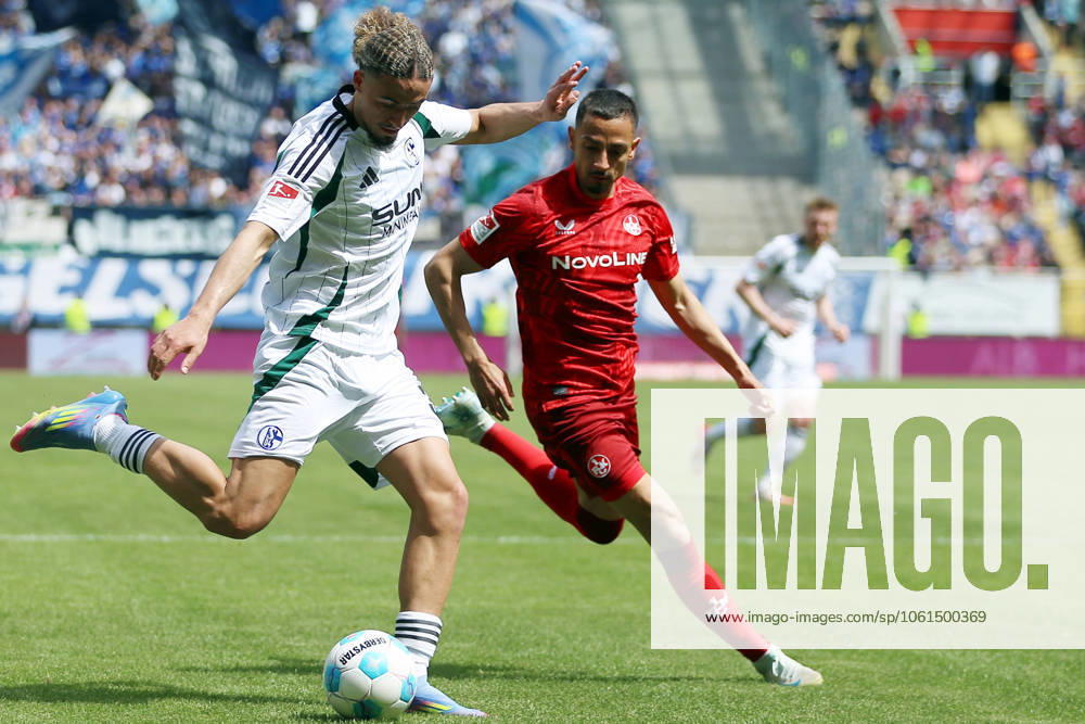 Fussball 2.Bundesliga, 1.FC Kaiserslautern - FC Schalke 04 v.l. Taylan Bulut (FC Schalke 04) Kenny-Prince Redondo (1.FC Kaiserslautern) Zweikampf, Aktion, action, battle for the ball Kaiserslautern