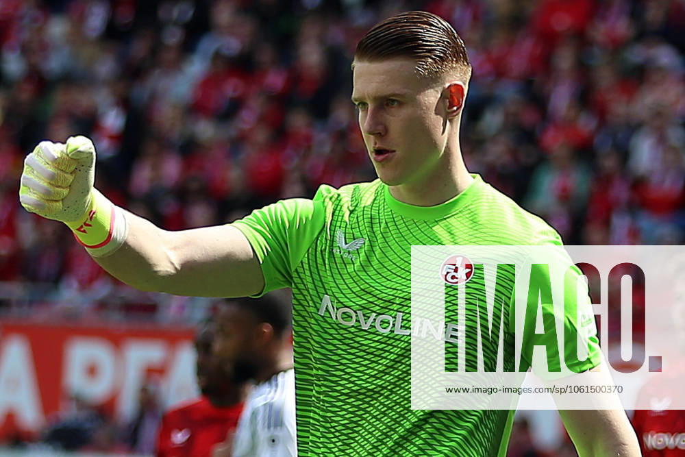 Fussball 2.Bundesliga, 1.FC Kaiserslautern - FC Schalke 04 v.l. Julian Krahl (1.FC Kaiserslautern) Kaiserslautern