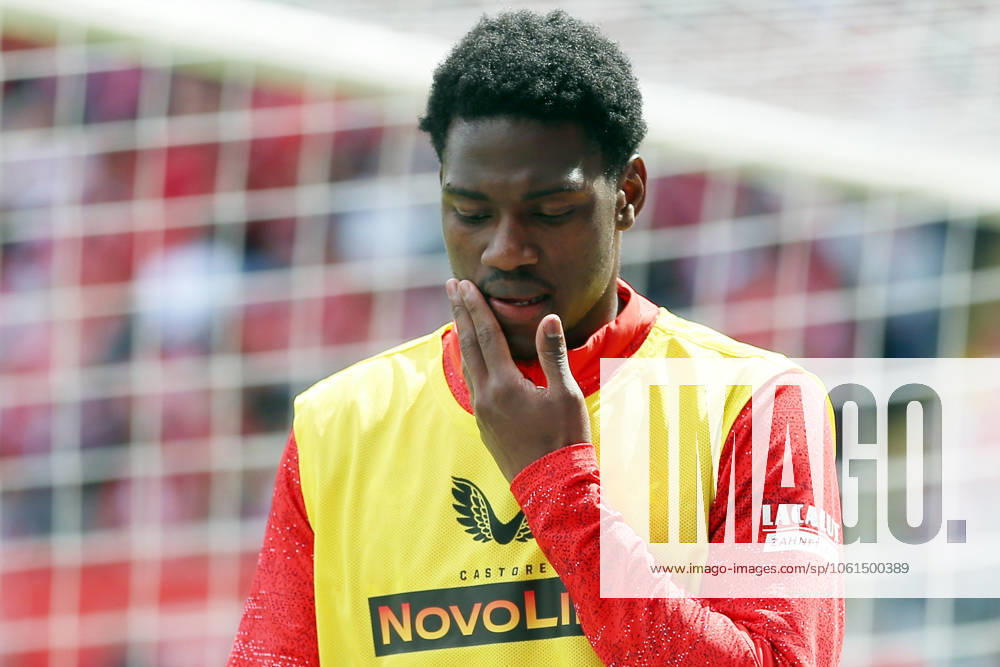 Fussball 2.Bundesliga, 1.FC Kaiserslautern - FC Schalke 04 v.l. Faride Alidou (1.FC Kaiserslautern) Kaiserslautern