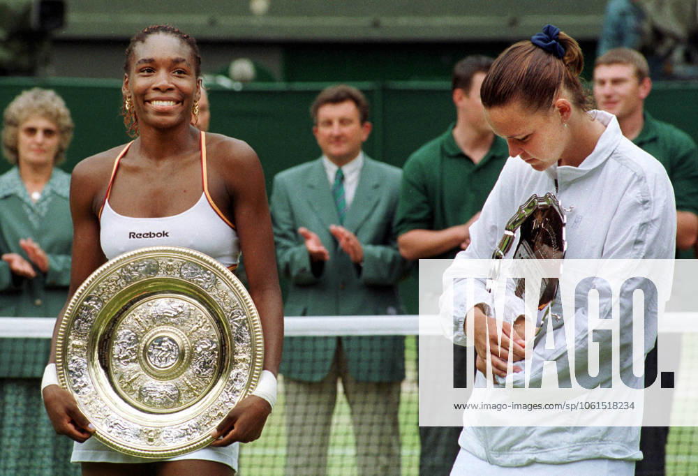 Venus Williams Wimbledon Tennis Championships 2000 Venus Williams and Lindsay Davenport after Wimbledon final July 2000 Venus William with Women s Singles Trophy in Centre Court As Lindsay Davenport looks on at Wimbledon Williams defeated Lindsay Davenport and won the match 6-3 7-6.