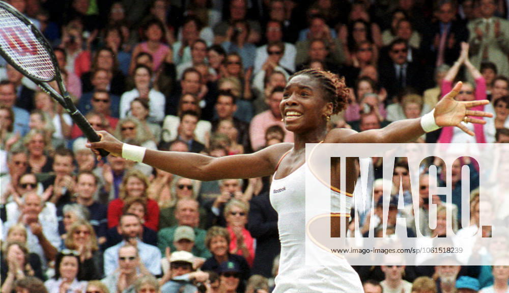 VENUS WILLIAMS WIMBLEDON TENNIS CHAMPIONSHIPS 2000 VENUS WILLIAMS WINS THE WOMEN S SINGLES AT WIMBLEDON, JULY 2000