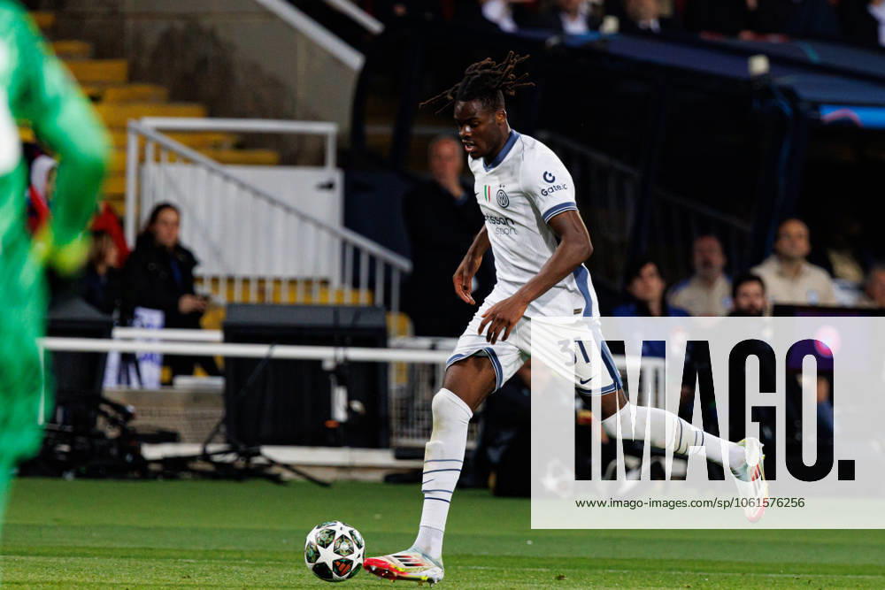 Yann Bisseck seen during UEFA Champions League game between teams of FC Barcelona, Barca and Internazionale Milano (Maciej Rogowski) Barcelona Estadi Olimpic Lluis Companys Spain