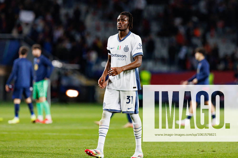 Yann Bisseck seen during UEFA Champions League game between teams of FC Barcelona, Barca and Internazionale Milano (Maciej Rogowski) Barcelona Estadi Olimpic Lluis Companys Spain