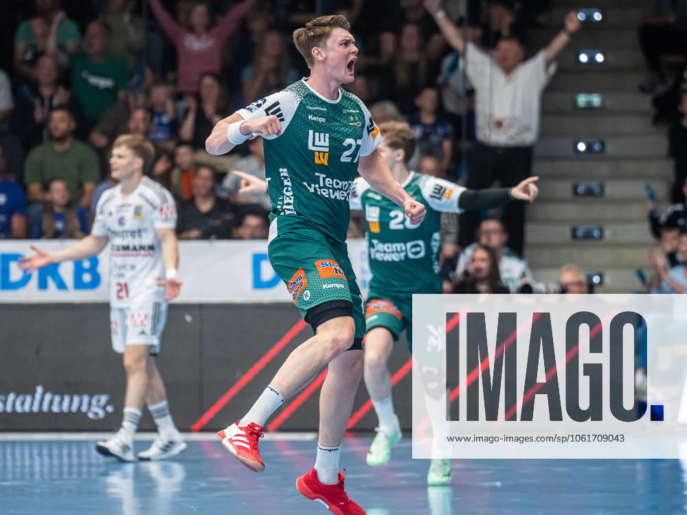Oskar Sunnefeldt (Frisch Auf Goeppingen, 27) jubelt lautstark nach seinem Tor kurz vor der Halbzeitpause, Frisch Auf Goeppingen vs. HC Erlangen, Handball, 1. Bundesliga, Herren, Spielzeit 2024 2025, 04.05.2025, Frisch Auf Goeppingen vs. HC Erlangen, Handball, 1. Bundesliga, Herren, Spielzeit 2024 2025, 04.05.2025 Goeppingen