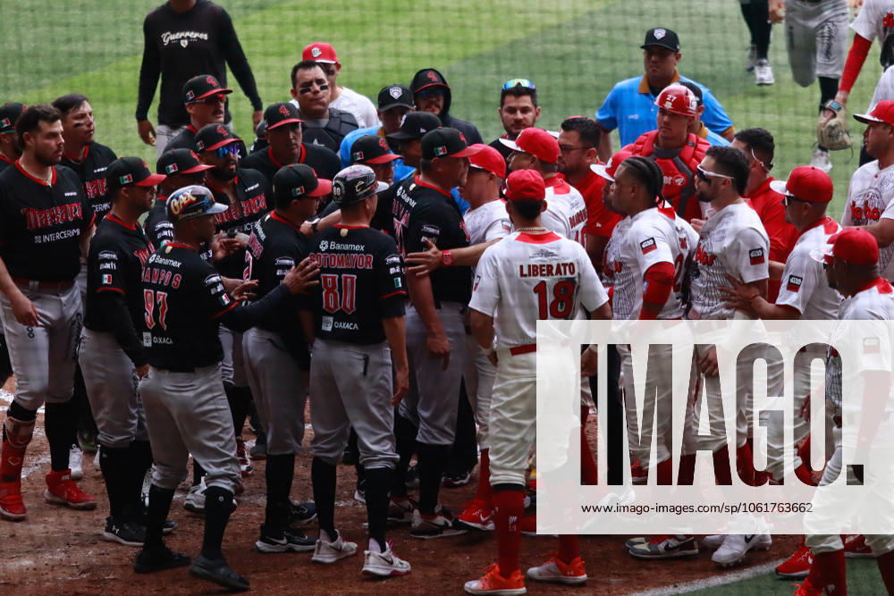 Players of Diablos Rojos del Mexico and Guerreros de Oaxaca confront during the match 3 between Guerreros de Oaxaca and Diablos Rojos del Mo xico as part the 2025 Mexican Baseball League (LMB) at the Alfredo Harp Heloº Stadium. on May 4, 2025 in Mexico City, Mexico. Mexico City Mexico - ZUMAe321 20250504_zsa_e321_019