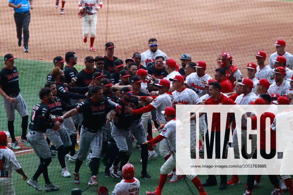 Players of Diablos Rojos del Mexico and Guerreros de Oaxaca confront during the match 3 between Guerreros de Oaxaca and Diablos Rojos del Mo xico as part the 2025 Mexican Baseball League (LMB) at the Alfredo Harp HeloÂº Stadium. on May 4, 2025 in Mexico City, Mexico. Mexico City Mexico - ZUMAe321 20250504_zsa_e321_038