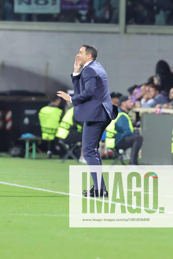 ACF Fiorentina v Real Betis Balompie - UEFA Conference League 2024 25 Semi Final Second Leg Head Coach Raffaele Palladino of ACF Fiorentina gestures during the second leg of the UEFA Conference League semi-final between ACF Fiorentina and Real Betis Balompie on May 8 ,2025 at Stadium Artemio Franchi, Florence , Italy florence ITALIA