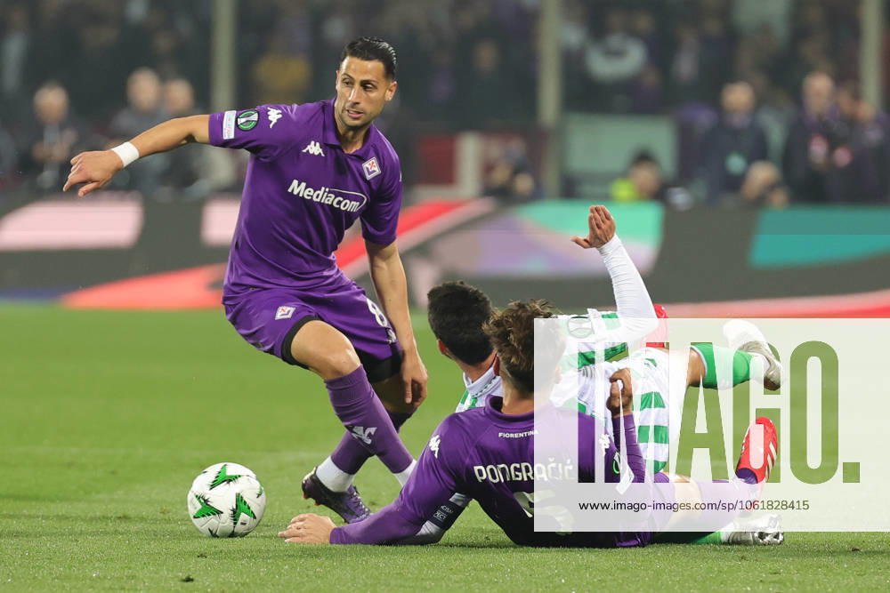 ACF Fiorentina v Real Betis Balompie - UEFA Conference League 2024 25 Semi Final Second Leg Rolando Mandragora of ACF Fiorentina controls the ball during the second leg of the UEFA Conference League semi-final between ACF Fiorentina and Real Betis Balompie on May 8 ,2025 at Stadium Artemio Franchi, Florence , Italy florence ITALIA