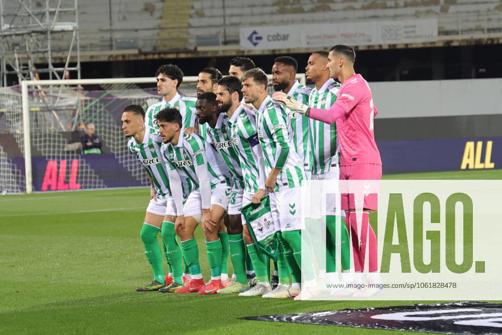ACF Fiorentina v Real Betis Balompie - UEFA Conference League 2024 25 Semi Final Second Leg Real Betis Balompià players pose for a team photo prior to the second leg of the UEFA Conference League semi-final between ACF Fiorentina and Real Betis Balompie on May 8 ,2025 at Stadium Artemio Franchi, Florence , Italy florence ITALIA