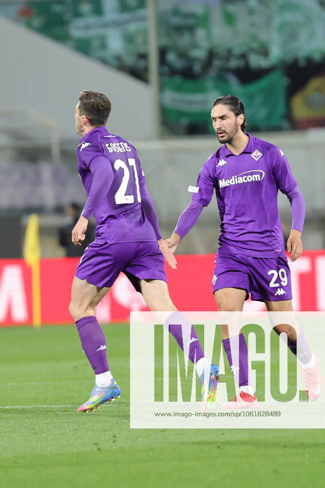 ACF Fiorentina v Real Betis Balompie - UEFA Conference League 2024 25 Semi Final Second Leg Robin Gosens of ACF Fiorentina celebrates with teammates after scoring goal during the second leg of the UEFA Conference League semi-final between ACF Fiorentina and Real Betis Balompie on May 8 ,2025 at Stadium Artemio Franchi, Florence , Italy florence ITALIA