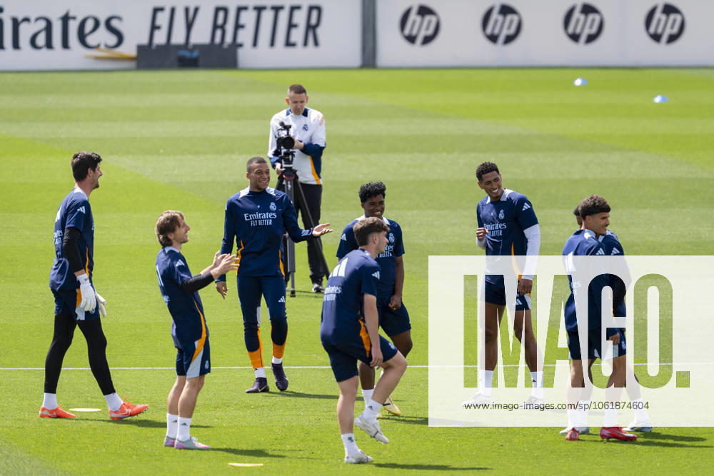 La Liga 2024 25: Real Madrid Training Session and press conference, PK, Pressekonferenz Players of Real Madrid CF (from L to R) Thibaut Courtois, Luka Modric, Kylian Mbappe, Endrick Felipe Moreira de Sousa, Jude Bellingham are seen training during Real Madrid Training Session and Press Conference ahead of the La Liga match against FC Barcelona, Barca at Ciudad Real Madrid on May 10, 2025 in Valdebebas, Spain. Valdebebas Ciudad Real Madrid Madrid Spain