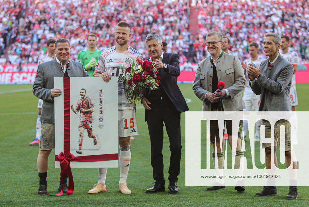1. Fussball Bundesliga, FC Bayern Muenchen vs Moechnegladbach, Allianz Arena Muenchen, Fussball, im Bild: Max Eberl (FC Bayern Muenchen), Eric Dier (FC Bayern Munechen), FC Bayern Praesident Herbert Hainer (FC Bayern Muenchen), Stellvertretender Vorstandsvorsitzender Jan-Christian Dreesen (FC Bayern) und Dr. Michael Diederich (FC Bayern Muenchen)