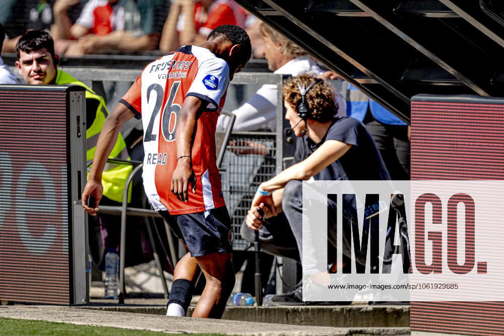 Feyenoord Rotterdam midfielder Givairo Read gets a red card en must leave the pitch during the match Feyenoord - PSV at the Feyenoord stadium De Kuip for the Dutch Eredivisie season 2024-2025 in ROTTERDAM, Netherlands on 11 may 2025, (photo by Marcel van Dorst EYE4images DeFodi Images)